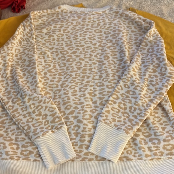 Bundle deal-2 GUC size large sweatshirts, leopard print and mustard yellow - Picture 2 of 3